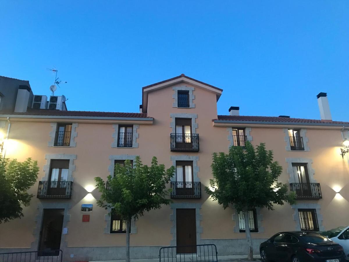 Apartamentos Turisticos Escorraladas Baltanás 外观 照片