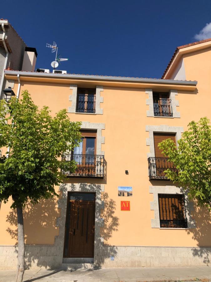 Apartamentos Turisticos Escorraladas Baltanás 外观 照片