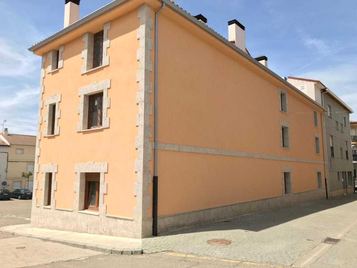 Apartamentos Turisticos Escorraladas Baltanás 外观 照片