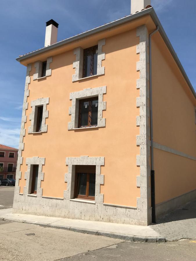 Apartamentos Turisticos Escorraladas Baltanás 外观 照片